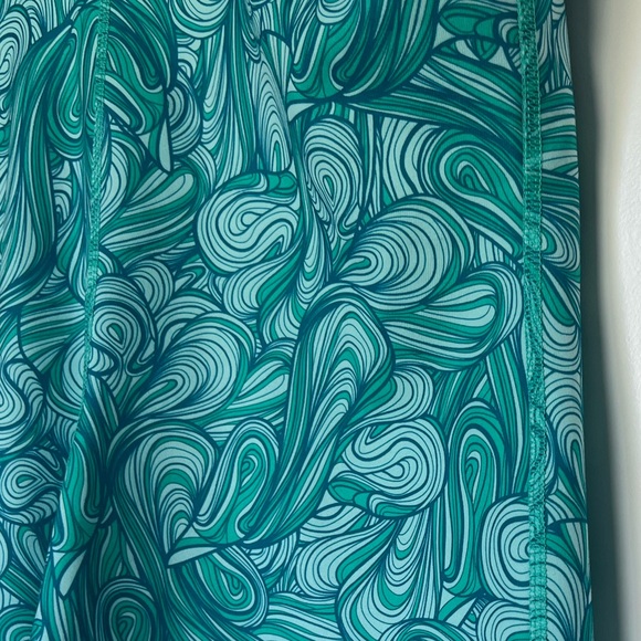 Lululemon athletica Gather V Tank Green Blue Teal Swirl Camisole Yoga Size 10 - Picture 4 of 6